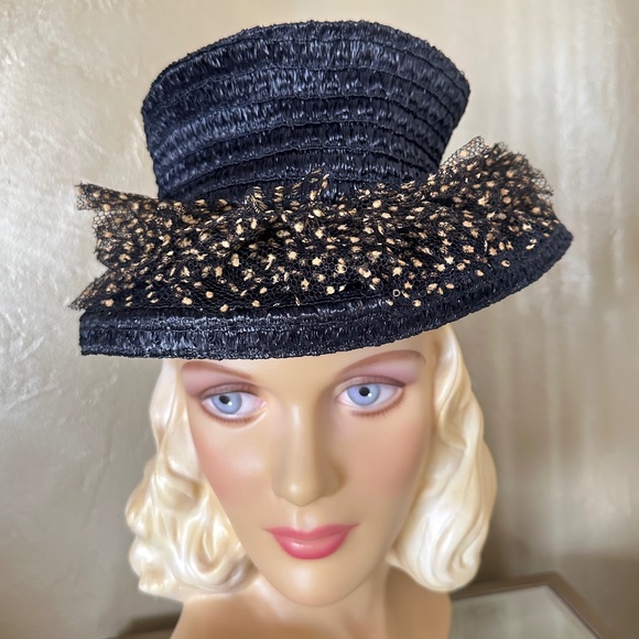 DARLING 1940s\' NAVY STRAW HAT WITH TALL CROWN & TAN DOTTED VEILING